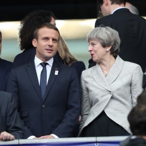 Le président Emmanuel Macron et la Première ministre du Royaume-Uni Theresa May assistent au match amical France - Angleterre au Stade de France le 13 juin 2017. © Cyril Moreau / Bestimage