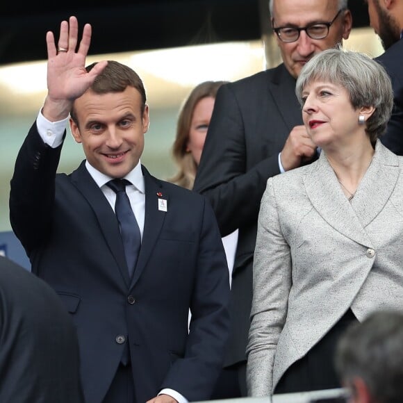 Le président Emmanuel Macron et la Première ministre du Royaume-Uni Theresa May assistent au match amical France - Angleterre au Stade de France le 13 juin 2017. © Cyril Moreau / Bestimage