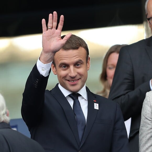 Le président Emmanuel Macron et la Première ministre du Royaume-Uni Theresa May assistent au match amical France - Angleterre au Stade de France le 13 juin 2017. © Cyril Moreau/Bestimage