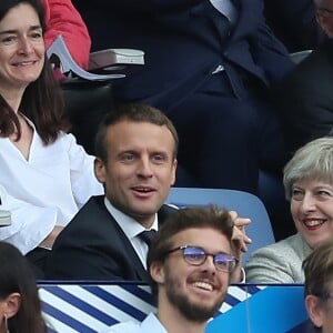 Le président Emmanuel Macron et la Première ministre du Royaume-Uni Theresa May assistent au match amical France - Angleterre au Stade de France le 13 juin 2017. © Cyril Moreau/Bestimage