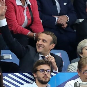 Le président Emmanuel Macron et la Première ministre du Royaume-Uni Theresa May assistent au match amical France - Angleterre au Stade de France le 13 juin 2017. © Cyril Moreau/Bestimage