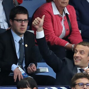 Le président Emmanuel Macron et la Première ministre du Royaume-Uni Theresa May assistent au match amical France - Angleterre au Stade de France le 13 juin 2017. © Cyril Moreau/Bestimage