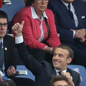 Le président Emmanuel Macron et la Première ministre du Royaume-Uni Theresa May assistent au match amical France - Angleterre au Stade de France le 13 juin 2017. © Cyril Moreau/Bestimage