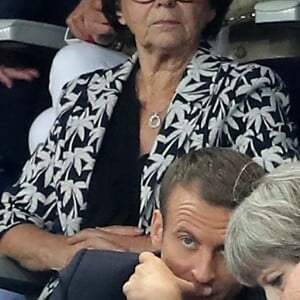 Le président Emmanuel Macron et la Première ministre du Royaume-Uni Theresa May assistent au match amical France - Angleterre au Stade de France le 13 juin 2017. © Cyril Moreau/Bestimage