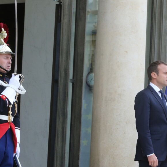 Le président de la République française Emmanuel Macron et la Première ministre britannique Theresa May lors d'une conférence de presse conjointe dans le jardin du palais de l'Elysée à Paris, le 13 juin 2017. © Nikola Kis Derdei/Bestimage
