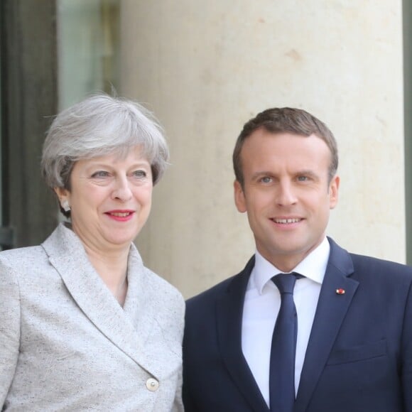 Le président de la République française Emmanuel Macron et la Première ministre britannique Theresa May lors d'une conférence de presse conjointe dans le jardin du palais de l'Elysée à Paris, le 13 juin 2017. © Nikola Kis Derdei/Bestimage