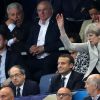 Le président Emmanuel Macron et le premier ministre du Royaume-Uni Theresa May font la Ola lors du Match amical France - Angleterre au Stade de France le 13 juin 2017. © Cyril Moreau/Bestimage