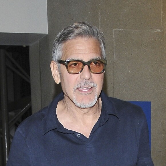 George Clooney arrive à l'aéroport de LAX à Los Angeles, le 29 mars 2017