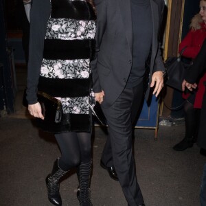 George Clooney et sa femme Amal Alamuddin (enceinte) sortent à minuit du restaurant Lapérouse à Paris le 25 février 2017