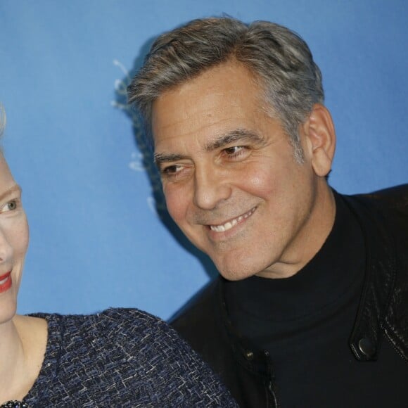 Tilda Swinton et George Clooney - Photocall de "Hail Caesar !" au 66e festival international du film de Berlin le 11 février 2016.