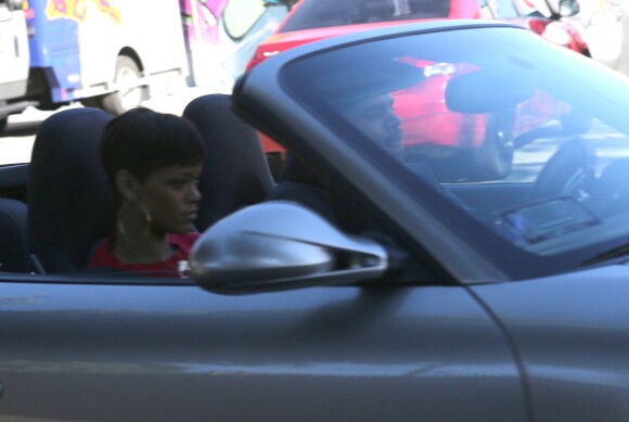 Exclusif - Rihanna et Chris Brown se promenent a Los Angeles le 2 Janvier 2013.