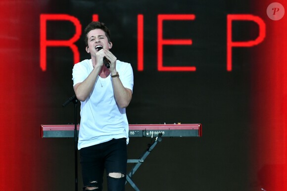 Exclusif - Charlie Puth - Emission "La chanson de l'année fête la musique" dans les arènes de Nîmes, diffusée en direct sur TF1 le 17 juin 2017. Pour la treizième édition de La Chanson de L'année, c'est l'artiste Amir avec son titre "On dirait" qui a été plébiscité par les votes du public. © Bruno Bebert/Bestimage