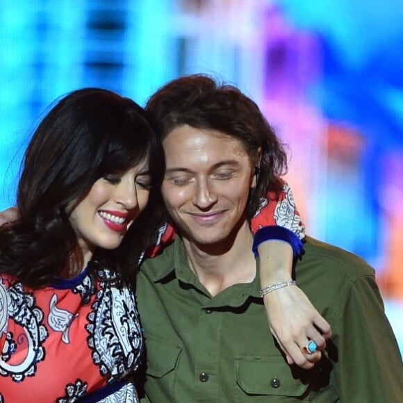 Exclusif - Nolwenn Leroy enceinte et le chanteur Raphaël - Emission "La chanson de l'année fête la musique" dans les arènes de Nîmes, diffusée en direct sur TF1 le 17 juin 2017. Pour la treizième édition de La Chanson de L'année, c'est l'artiste Amir avec son titre "On dirait" qui a été plébiscité par les votes du public. © Bruno Bebert/Bestimage