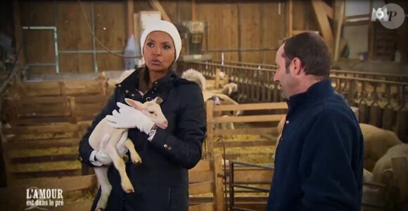 Vincent a annoncé à Karine Le Marchand le décès de sa petite brebis Brigitte, dans L'amour est dans le pré, sur M6.