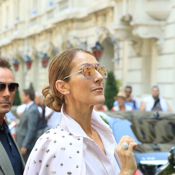 Céline Dion quitte l'hôtel Royal Monceau, à Paris le 20 juin 2017.