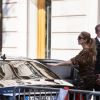 Exclusif - Céline Dion au milieu des badauds, rentre à son hôtel le Royal Monceau, après avoir quitté le centre de fitness Ken Club à Paris, France, le 19 juin 2017.