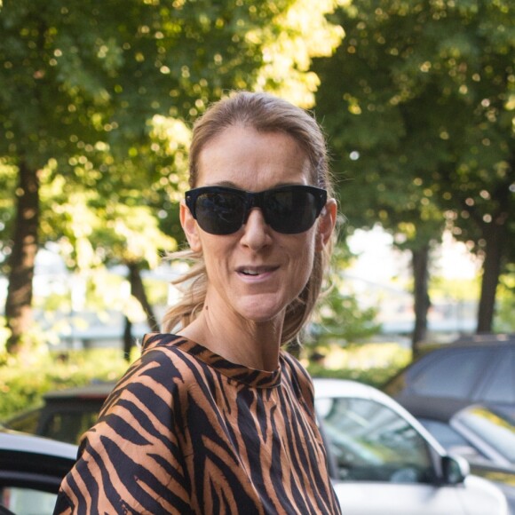 Céline Dion s'est rendue au centre de fitness Ken Club avant de regagner le Royal Monceau à Paris, le 19 juin 2017.