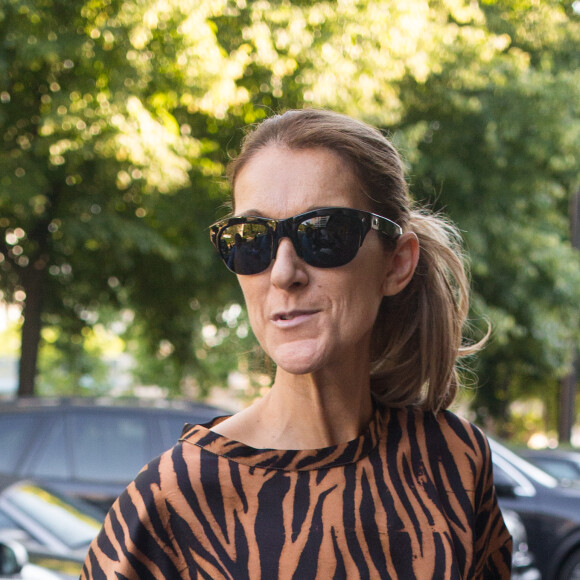 Céline Dion s'est rendue au centre de fitness Ken Club avant de regagner le Royal Monceau à Paris, le 19 juin 2017.
