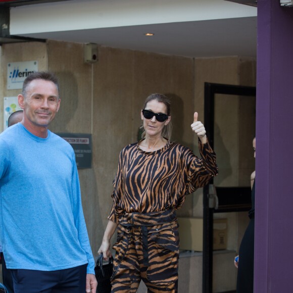 Céline Dion s'est rendue au centre de fitness Ken Club avant de regagner le Royal Monceau à Paris, le 19 juin 2017.