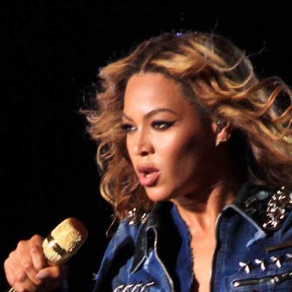 Jay Z et Beyoncé Knowles en concert dans le cadre de leur tournée "On The Run" à Pasadena le 2 Août 2014.