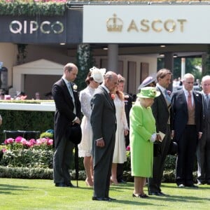 Le prince William, duc de Cambridge, et Kate Catherine Middleton, duchesse de Cambridge, le prince Philip, duc d'Edimbourg, la reine Elisabeth II d'Angleterre, le prince Andrew, duc d'York, le prince Charles, Camilla Parker Bowles, duchesse de Cornouailles - La famille royale d'Angleterre au premier jour des courses hippiques à Ascot. Le 20 juin 2017