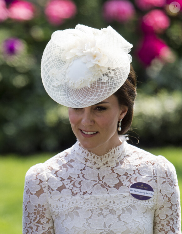 Catherine (Kate) Middleton, duchesse de Cambridge (robe Alexander McQueen) - La famille royale d'Angleterre lors de la première journée des courses hippiques "Royal Ascot" le 20 juin 2017.