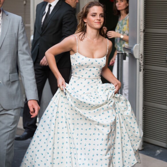 Exclusif - Emma Watson, dans une robe Miu Miu, accompagnée de souliers Santoni et de boucles d'oreilles Azlee, quittant le cinéma UGC Normandie après le photocall de l'avant-première du film "The Circle" à Paris le 21 juin 2017.