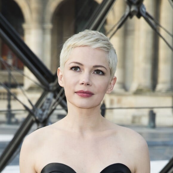 Michelle Williams au défilé de mode "Louis Vuitton", collection prêt-à-porter Automne-Hiver 2017-2018 au musée du Louvre à Paris, le 7 Mars 2017.© Olivier Borde/Bestimage