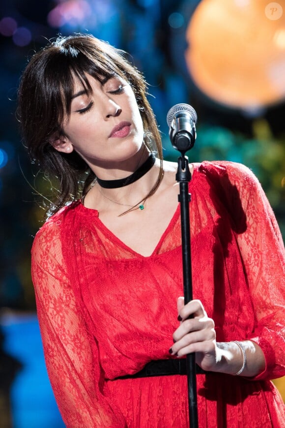 Exclusif - Nolwenn Leroy - Tournage de l'émission "Merci Renaud" dans les studios de la Plaine Saint-Denis le 15 novembre 2016, qui sera diffusée le samedi 17 décembre 2016 en prime time sur France 2. © Cyril Moreau / Bestimage