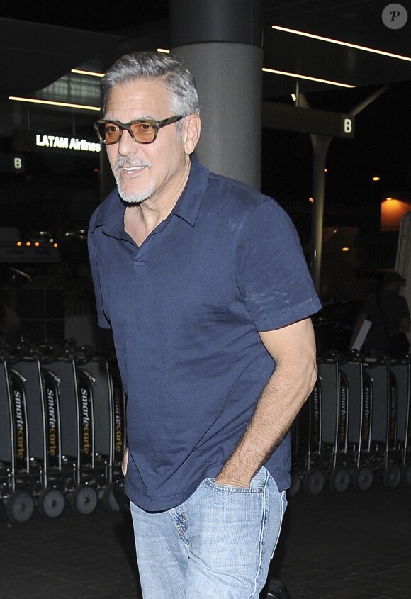 George Clooney arrive à l'aéroport de LAX à Los Angeles, le 29 mars 2017