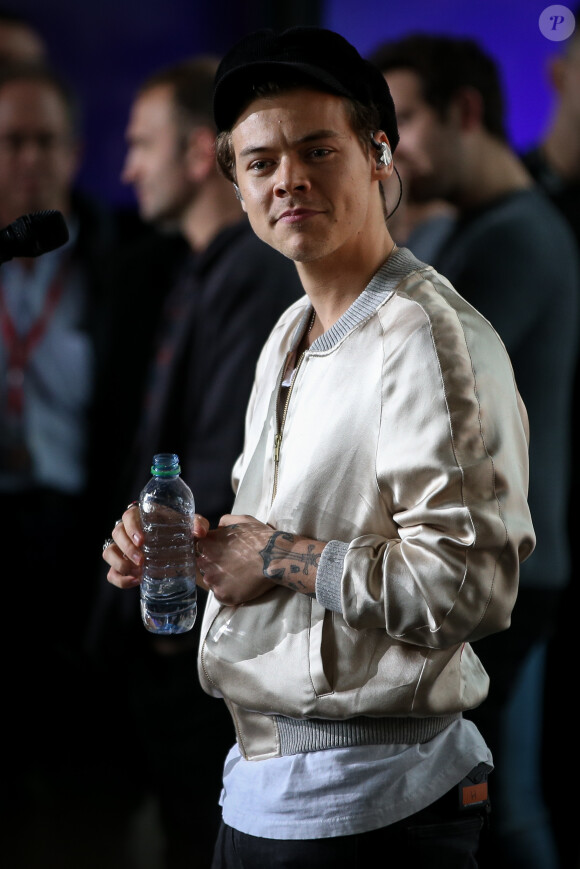 Harry Styles donne un concert de promotion pour la sortie de son dernier album au BBC one show à Londres le 12 mai 2017.