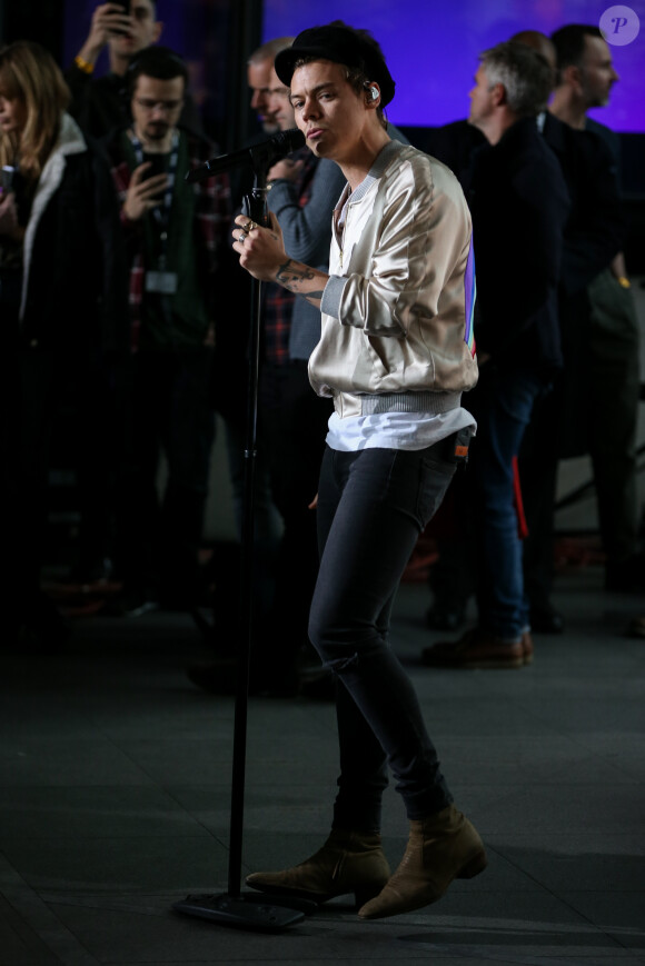 Harry Styles donne un concert de promotion pour la sortie de son dernier album au BBC one show à Londres le 12 mai 2017.