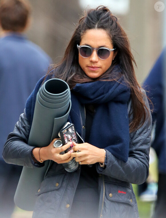 Meghan Markle se rend à son cours de Yoga à Toronto, le 12 avril 2017.