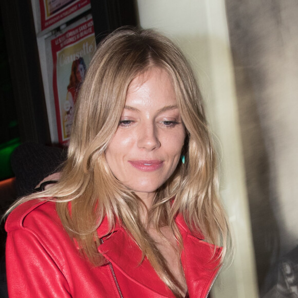 Sienna Miller et son ancien compagnon T Sturridge sortant du Matignon à Paris, le 4 mars 2017, pendant la Fashion Week.