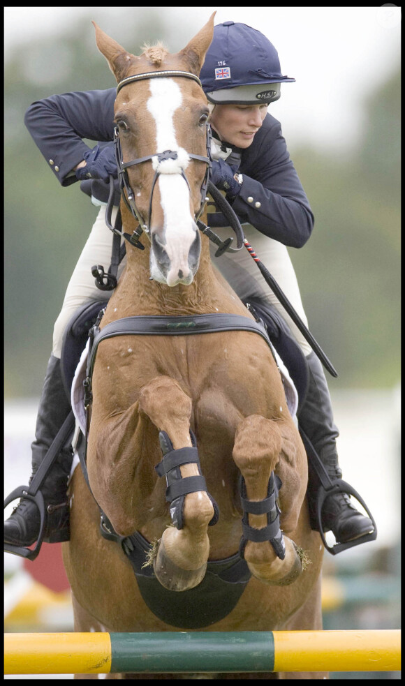 Zara Phillips et son cheval Toytown lors du concours complet de Gatcombe en septembre 2009. Toytown est mort à l'âge de 24 ans le 27 juin 2017.