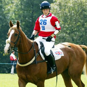 Zara Phillips et son cheval Toytown en 2002 lors des championnats d'Europe en Autriche. Toytown est mort à l'âge de 24 ans le 27 juin 2017.