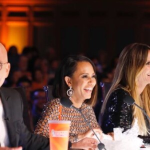 Howie Mandel, Mel B, Heidi Klum et Simon Cowell sur le plateau d'America's Got Talent. Juin 2017.
