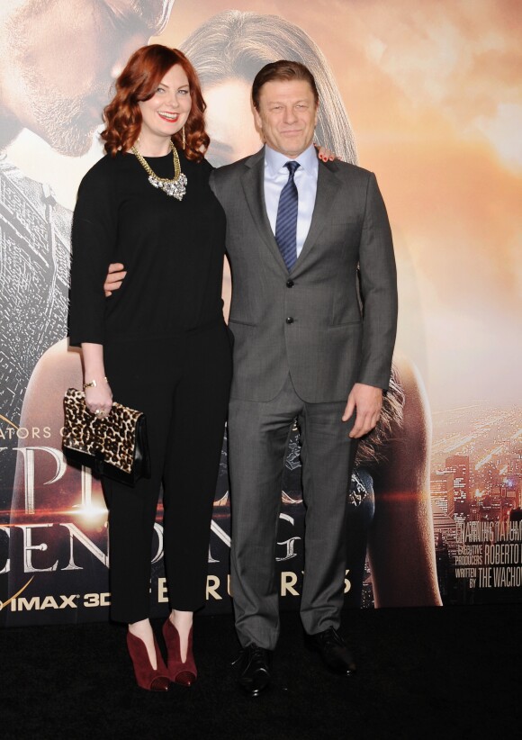 Sean Bean et sa fiancée Ashley Moore - Première du film "Jupiter : Le destin de l'Univers" à Los Angeles. Le 2 février 2015
