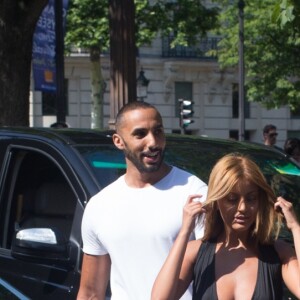 Exclusif - Zahia Dehar se promène avec un ami près du rond-point des Champs-Elysées seulement 15 minures après la tentative d'attentat d'un homme de 31 ans qui a foncé sur un fourgon de gendarmerie avec sa voiture le 19 juin 2017.