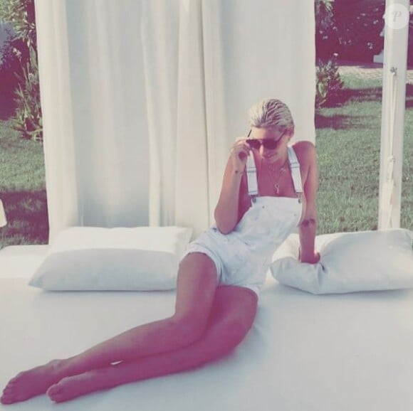 Nadège Lacroix s'est dévoilée entièrement nue sur Instagram, en réponse aux critiques des internautes.