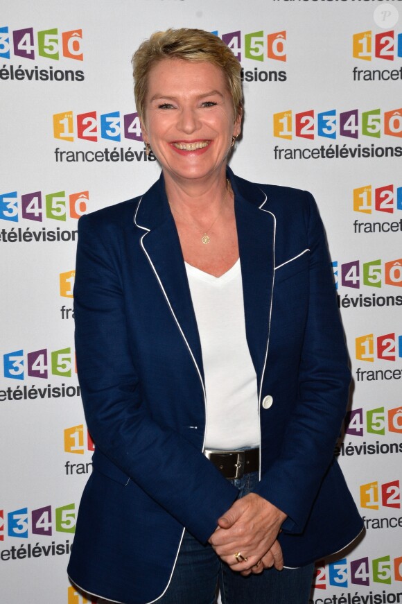 Élise Lucet lors du photocall de la présentation de la nouvelle dynamique 2017-2018 de France Télévisions. Paris, le 5 juillet 2017. © Guirec Coadic/Bestimage