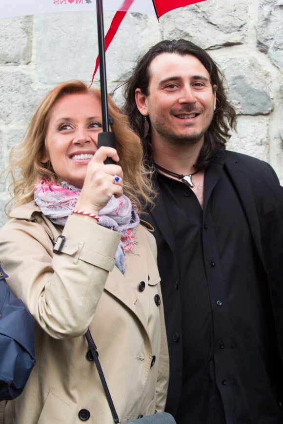Lara Fabian et son mari Gabriel Di Giorgio assistent à la ducasse de Mons en Belgique, le 22 mai 2016