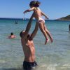 En vacances à Ibiza, Karim Benzema publie une photo avec sa fille Mélia le 4 juillet 2017.