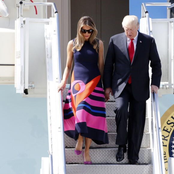 Le président Donald Trump et sa femme Melania arrivent à l'aéroport de Hambourg accueillis par Olaf Scholz à bord de Air Force One, le 6 juillet 2017 pour assister au G20. © Future-Image via ZUMA Press/Bestimage