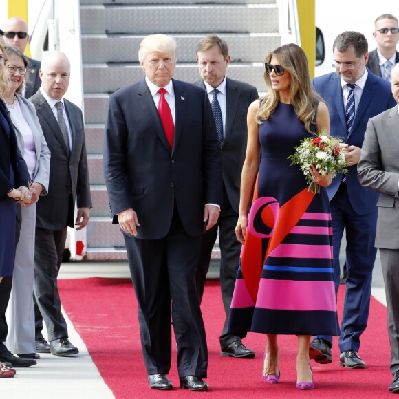 Le président Donald Trump et sa femme Melania arrivent à l'aéroport de Hambourg accueillis par Olaf Scholz à bord de Air Force One, le 6 juillet 2017 pour assister au G20. © Future-Image via ZUMA Press/Bestimage