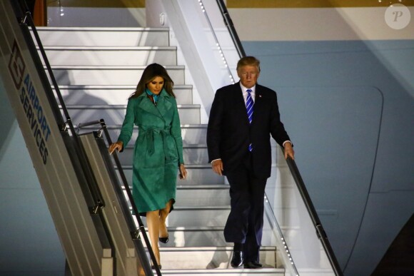 Donald Trump et sa femme Melania arrivent à l'aéroport de Varsovie. Le président des Etats-Unis a accepté l'invitation du président de Pologne, avant de se rendre à la réunion du G20 en Allemagne. Le 5 juillet 2017.