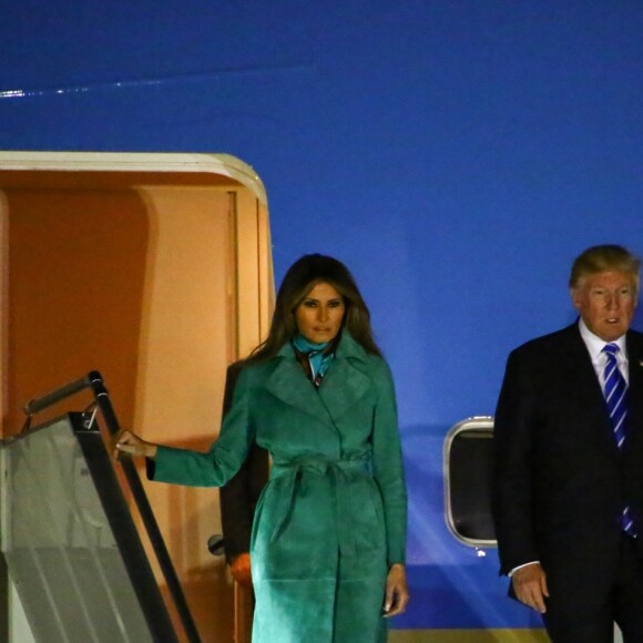 Donald Trump et sa femme Melania arrivent à l'aéroport de Varsovie le 5 juillet 2017.