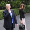 Melania et Donald Trump quittent la Maison Blanche, à Washington, le 5 juillet 2017.