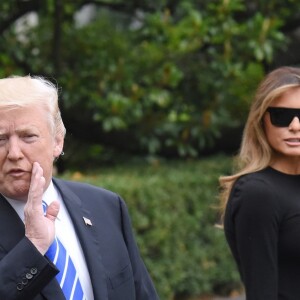 Melania et Donald Trump quittent la Maison Blanche, à Washington, le 5 juillet 2017.