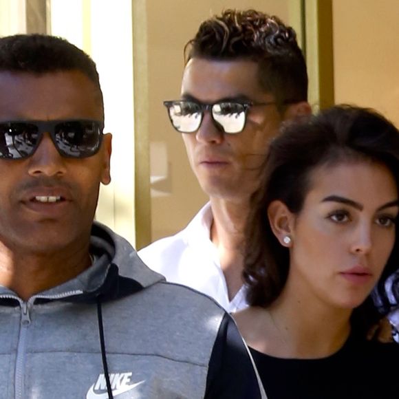 Exclusif - Cristiano Ronaldo et sa compagne Georgina Rodriguez font du shopping dans les rues de Madrid, quelques jours avant la finale de la Ligue des Champions. Le 30 mai 2017.